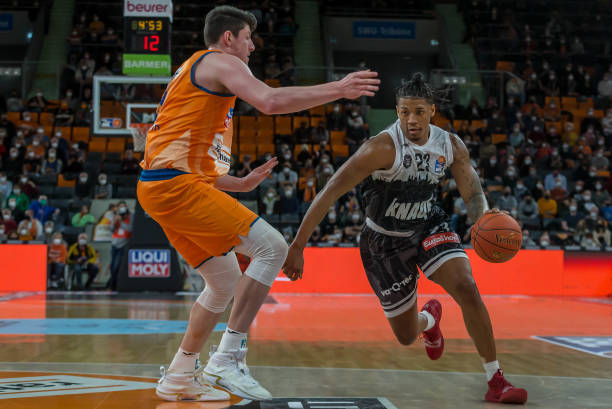 利显得更加 利显得更加